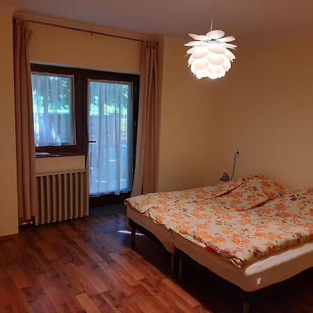 Gyopar Gyoengye Apartmanhaz Orosháza Eksteriør bilde