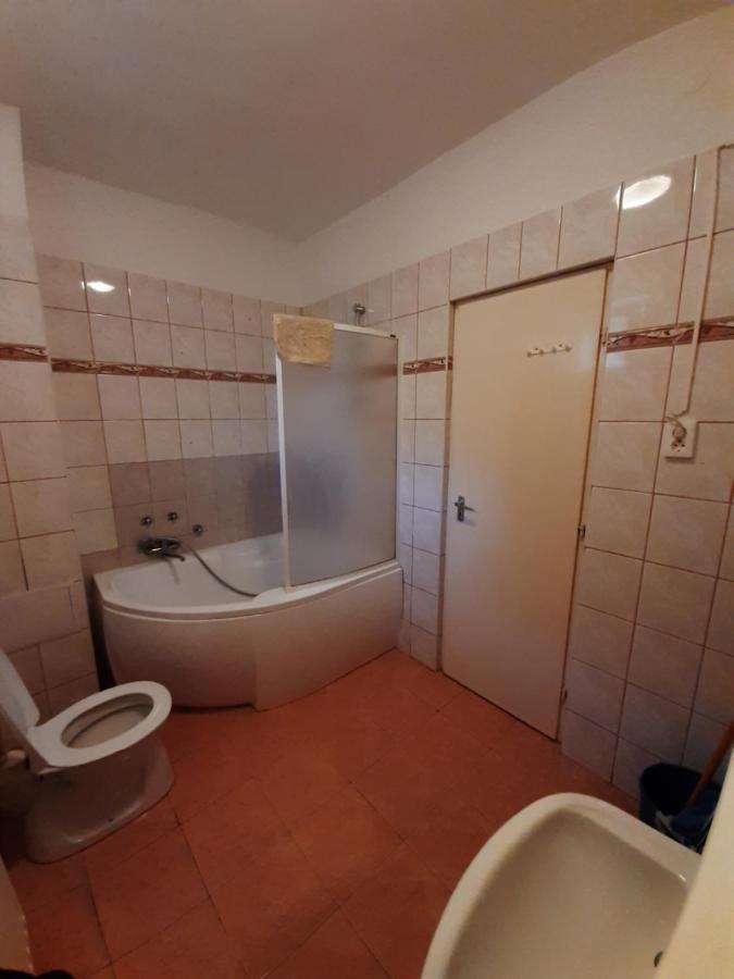 Gyopar Gyoengye Apartmanhaz Orosháza Eksteriør bilde