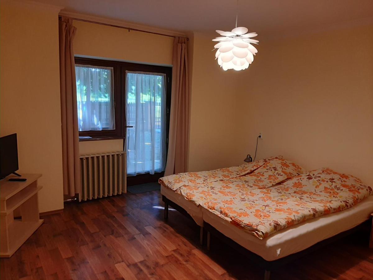 Gyopar Gyoengye Apartmanhaz Orosháza Eksteriør bilde