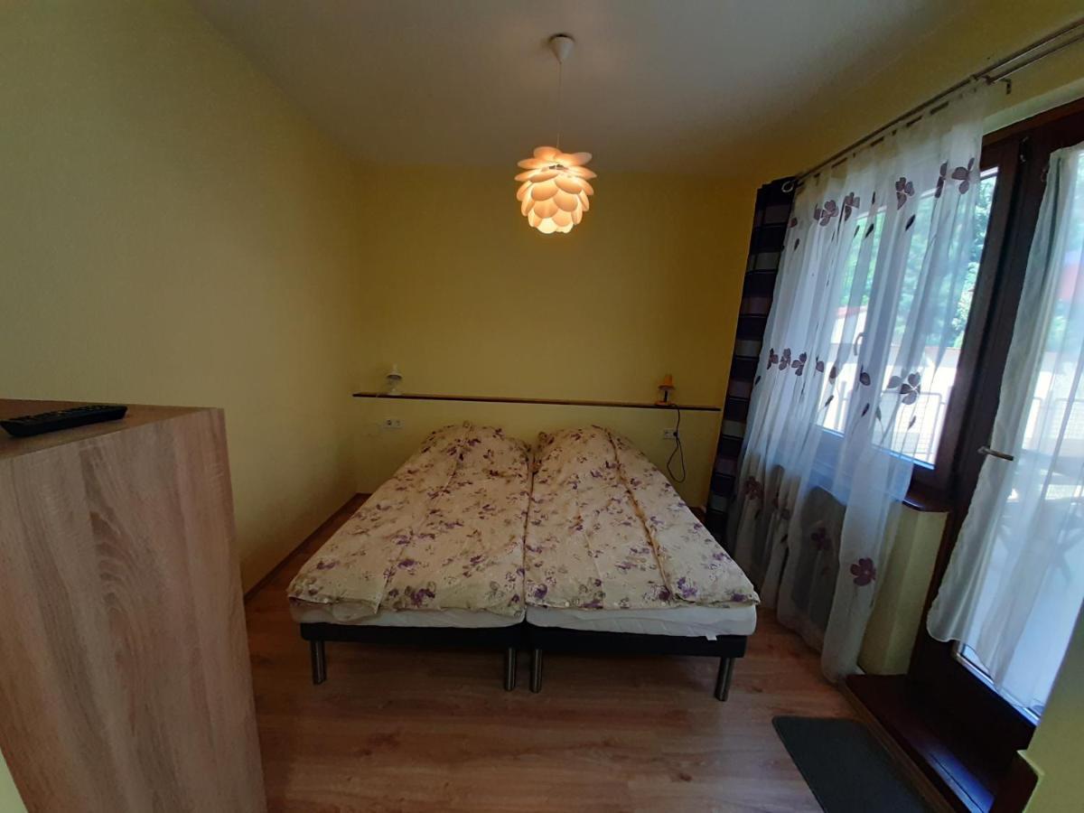 Gyopar Gyoengye Apartmanhaz Orosháza Eksteriør bilde