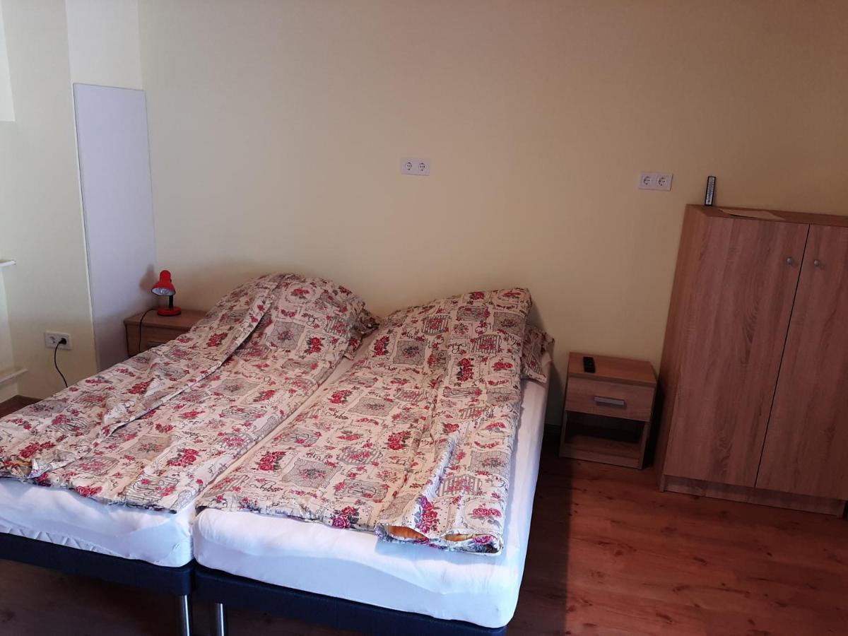 Gyopar Gyoengye Apartmanhaz Orosháza Eksteriør bilde