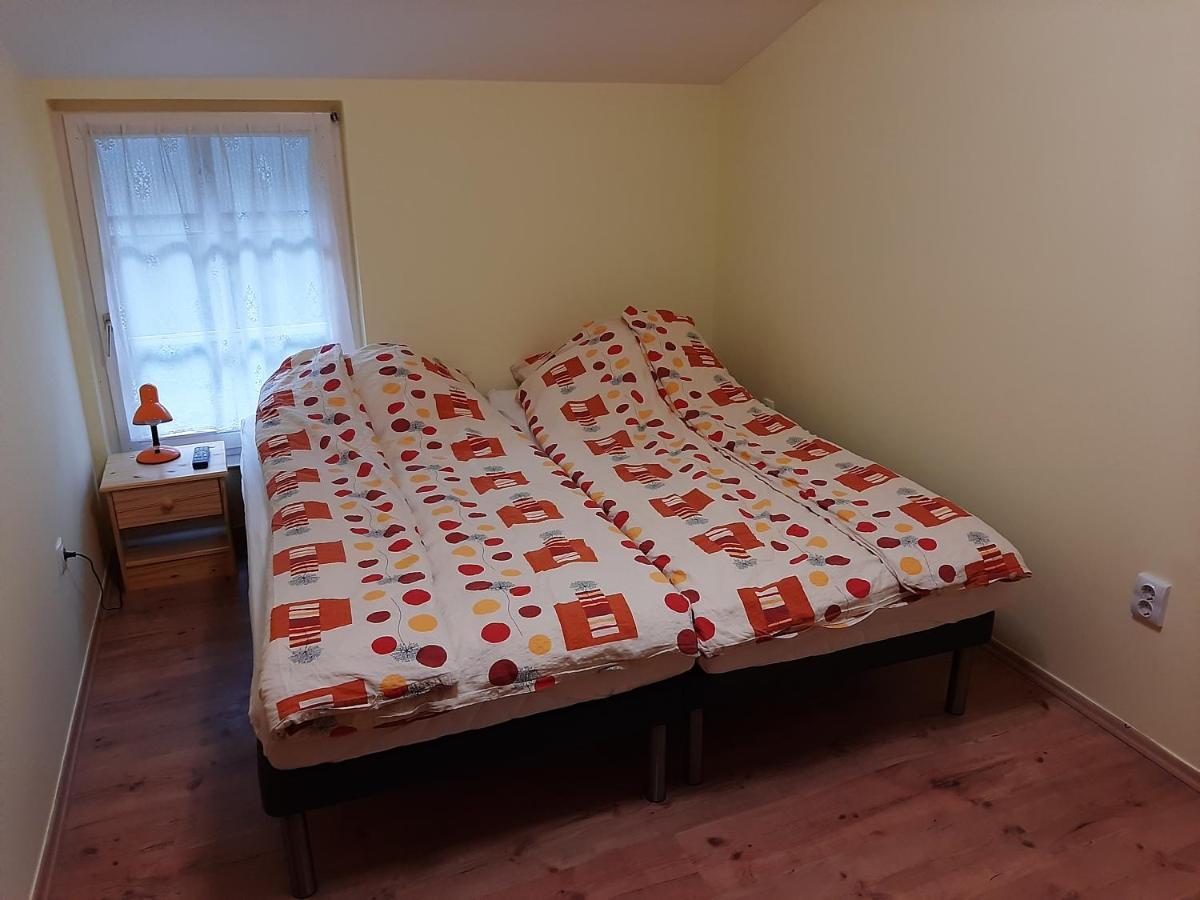 Gyopar Gyoengye Apartmanhaz Orosháza Eksteriør bilde