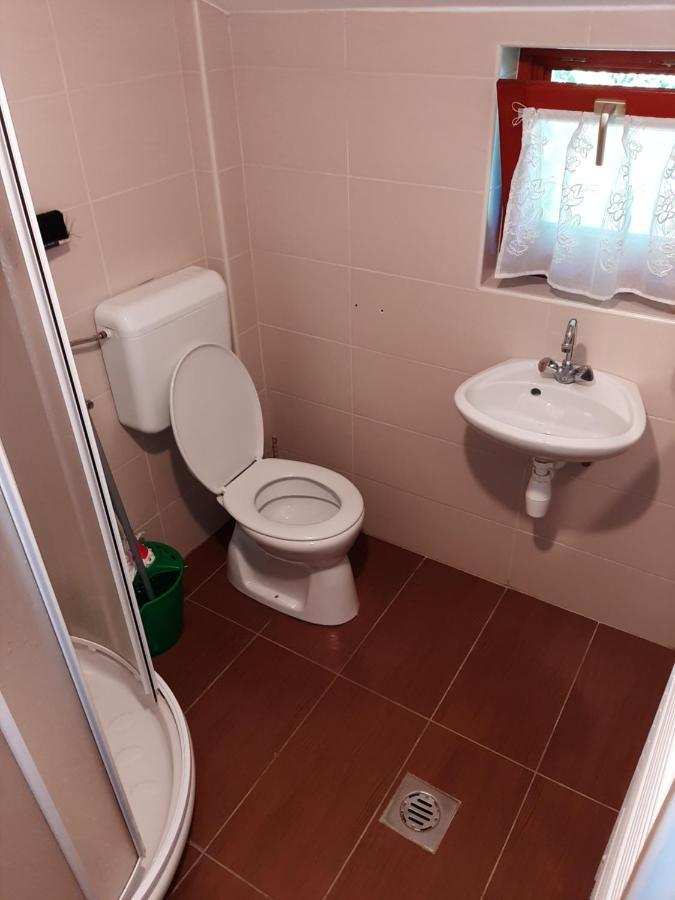 Gyopar Gyoengye Apartmanhaz Orosháza Eksteriør bilde