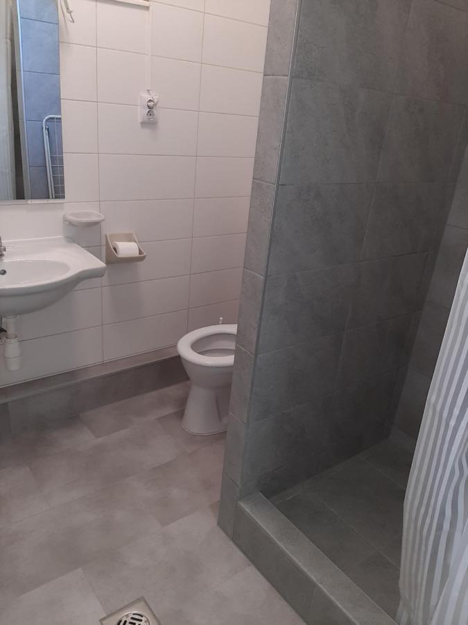 Gyopar Gyoengye Apartmanhaz Orosháza Eksteriør bilde