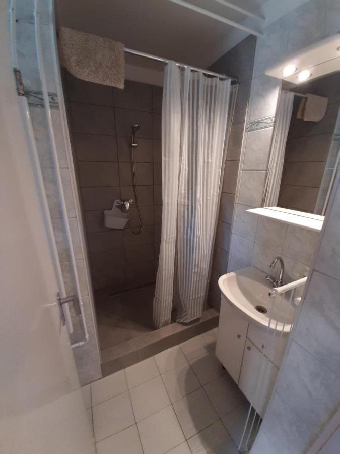 Gyopar Gyoengye Apartmanhaz Orosháza Eksteriør bilde